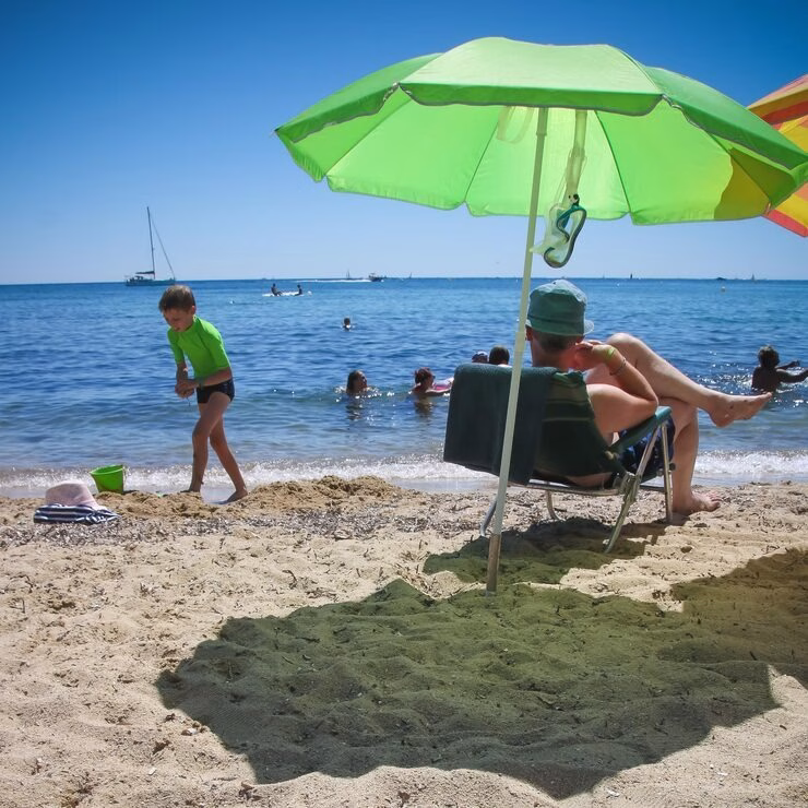 imgi_25_father-son-beach-against-clear-blue-sky_1616945-4629